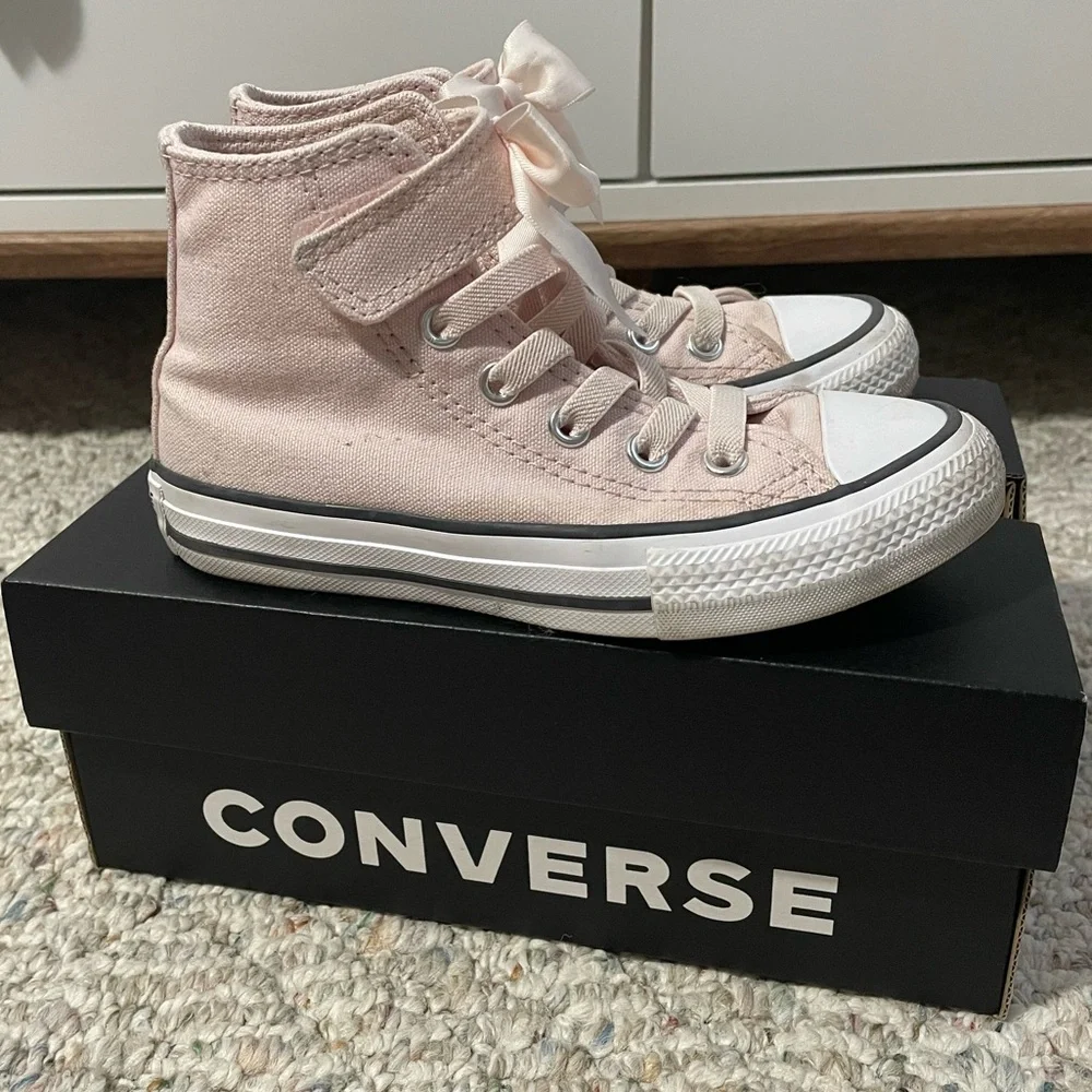 Converse chic light