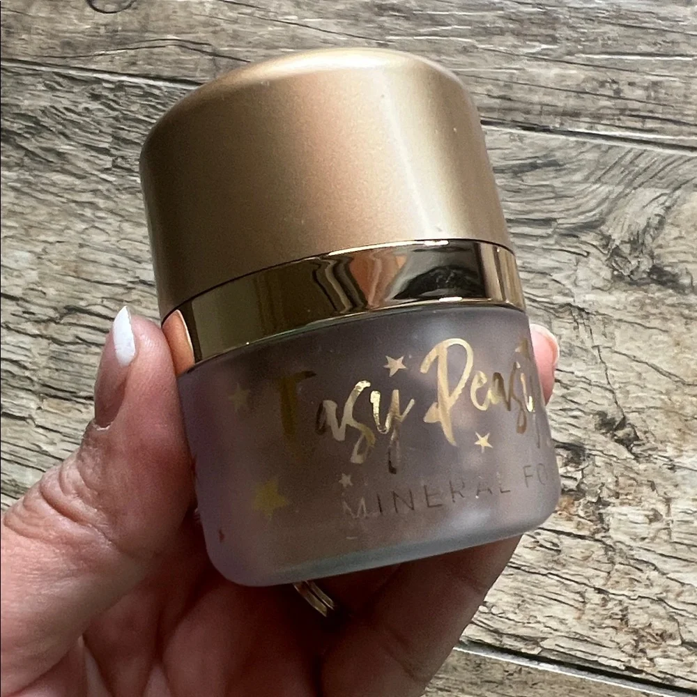 Belle by Kim Gravel multiple shades