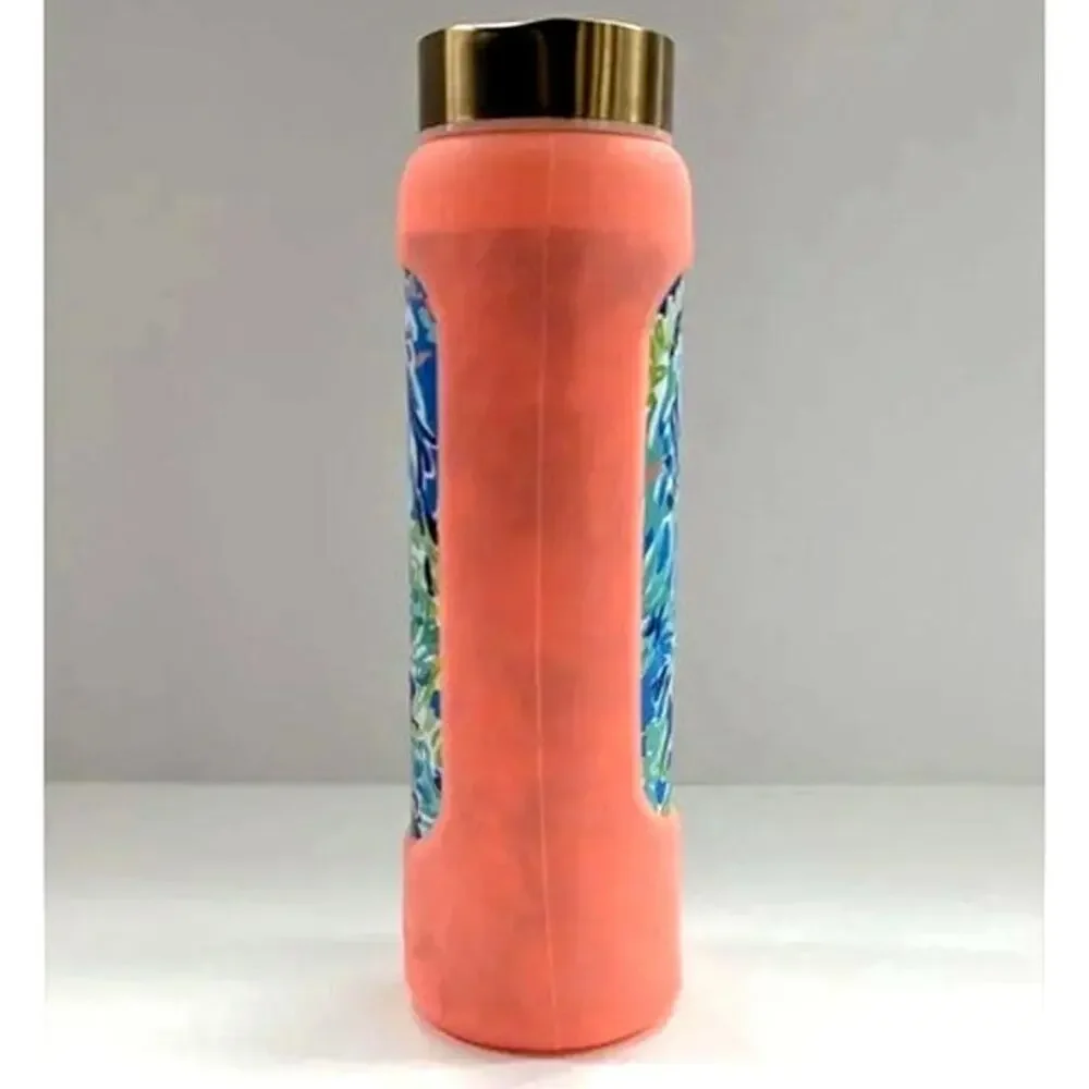 Lilly Pulitzer sip style