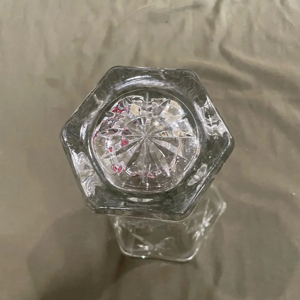 Elegant Clear Glass Vase good condition