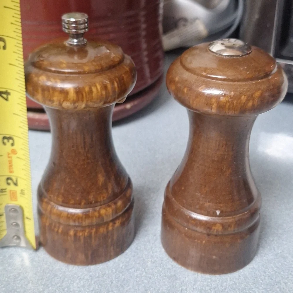 Olde Thompson elegant wooden