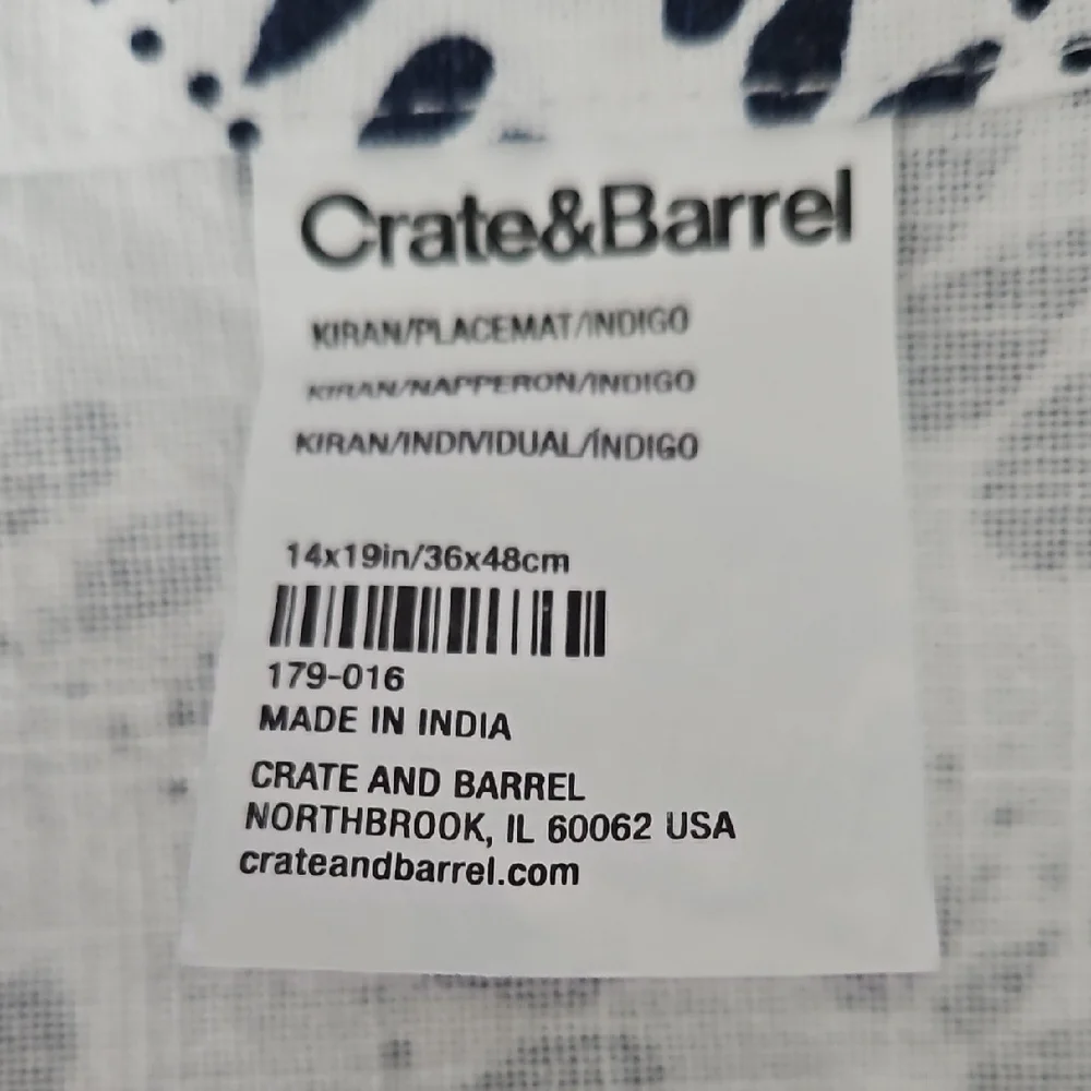 Crate&Barrel Navy Blue White Kiran Medallion Cotton Placemats (2) & Napkins (4)
