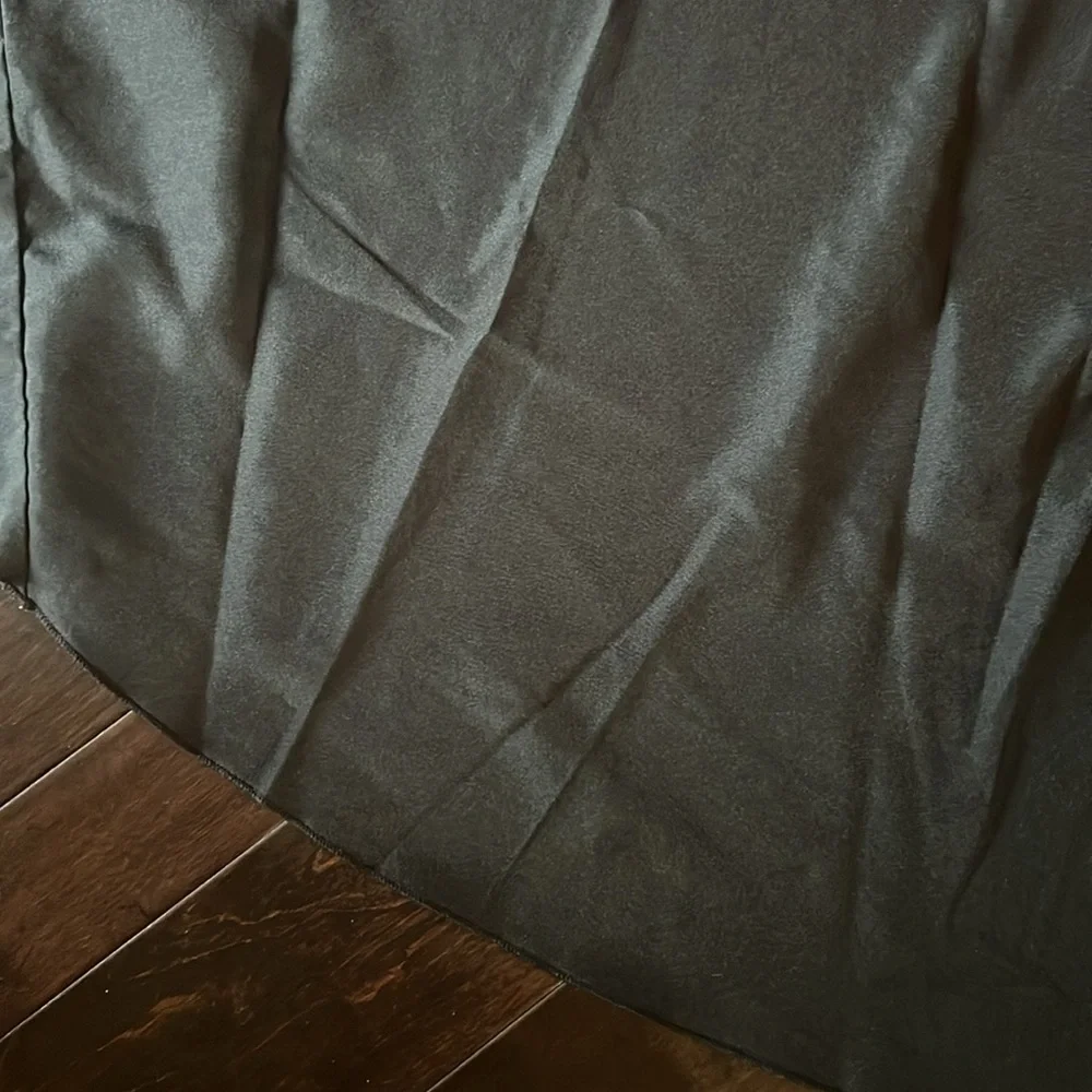 8 ft round black table covering