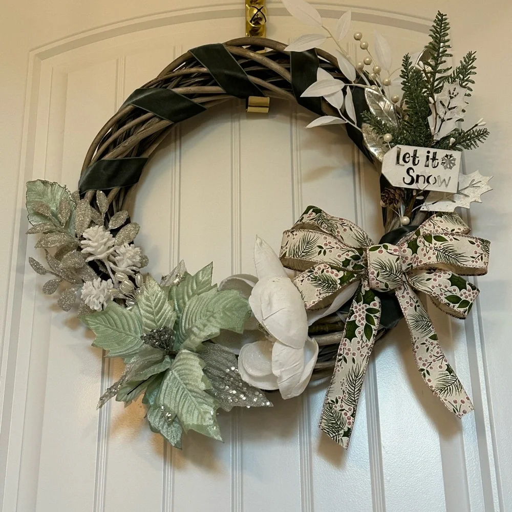 Charming Winter Wreath with Green and Silver Details