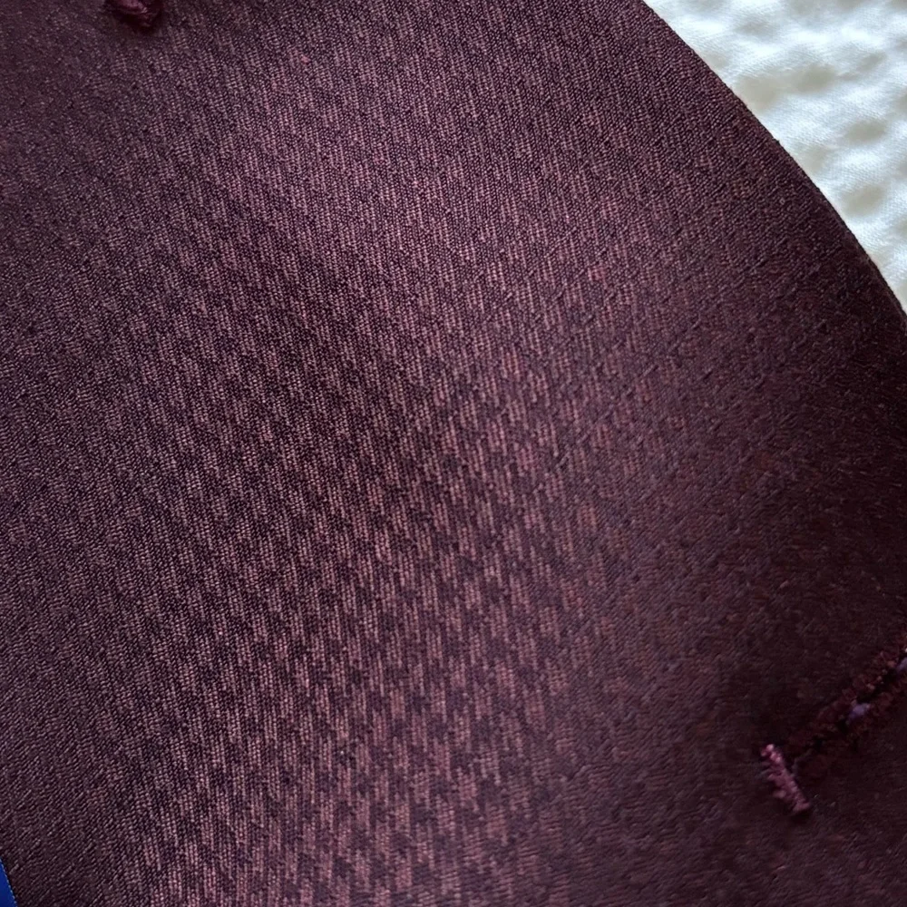 Egara Wine Houndstooth Tailored Slim Fit Suit