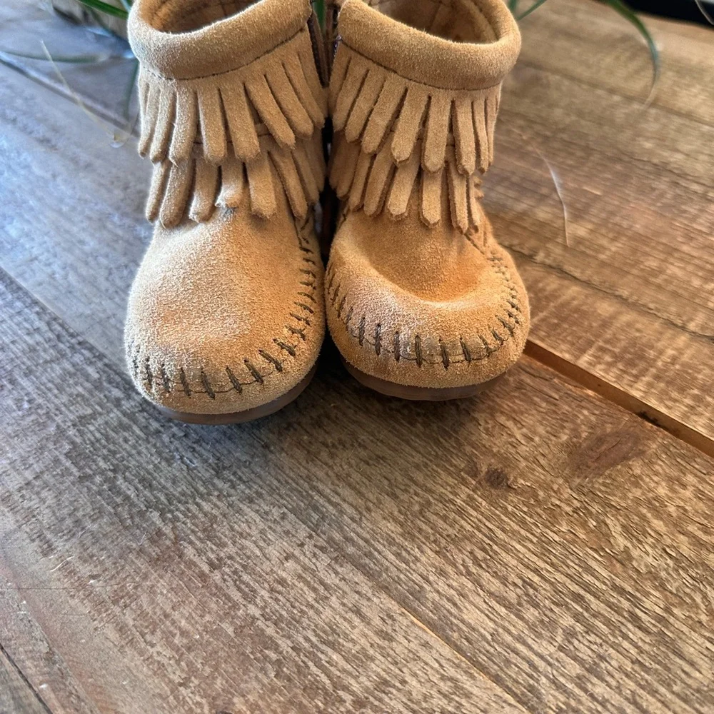 Minnetonka charming moccasins