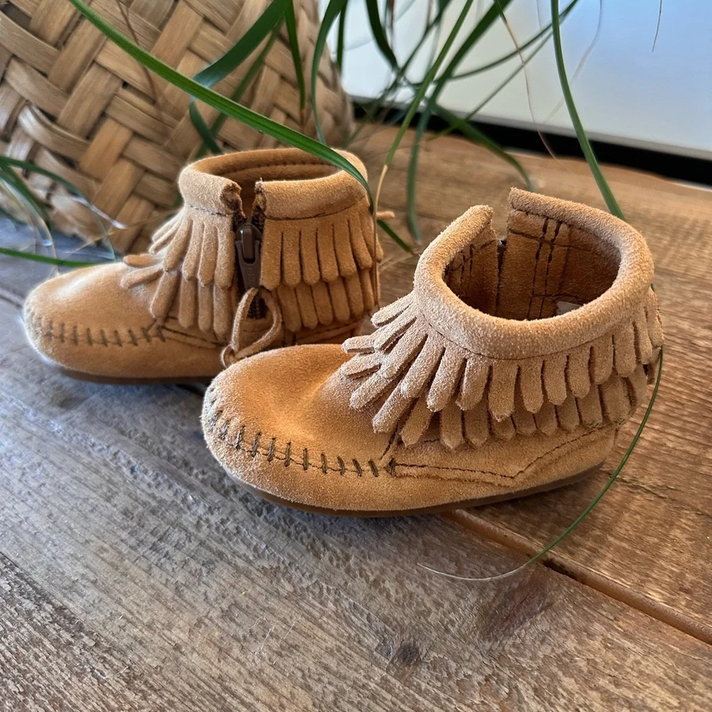 Minnetonka charming moccasins