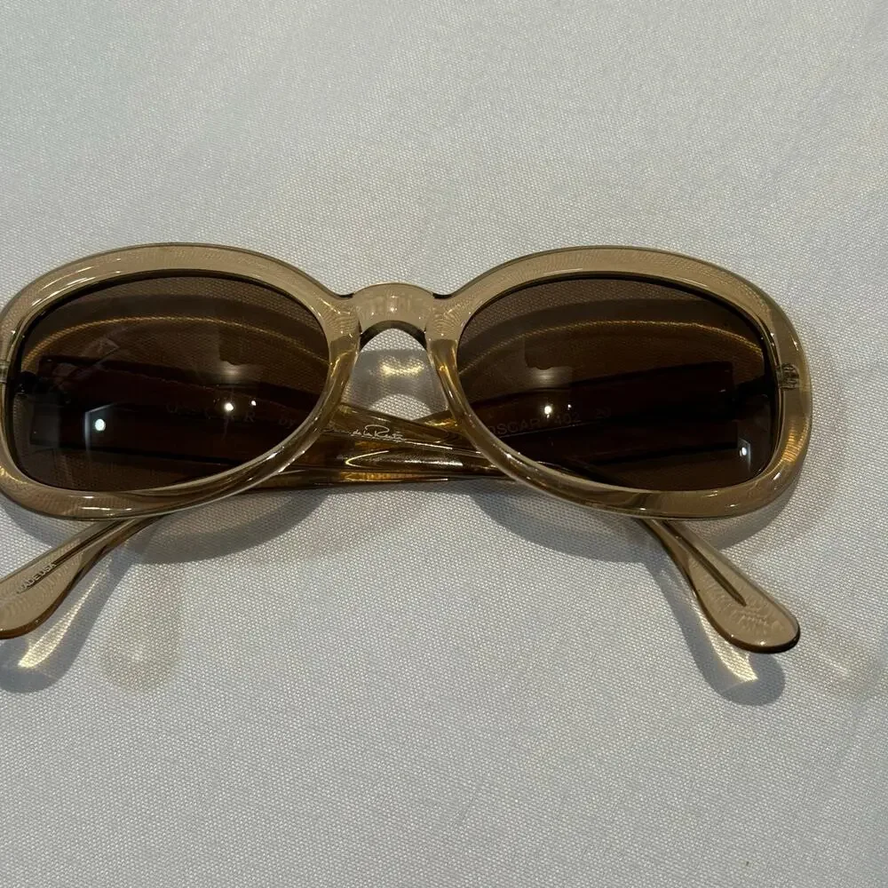Oscar by Oscar de la Renta Sunglasses Mod 40 20 cream