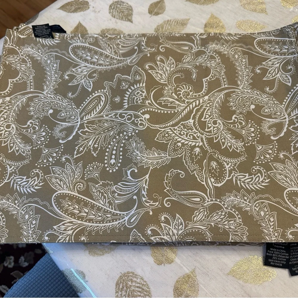 Mercer & Madison home cloth placemats set of six beige & white Paisley design