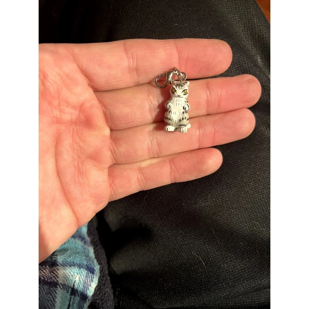 Wachifield Dayan Cat Mini Figure Charm Zip Pull