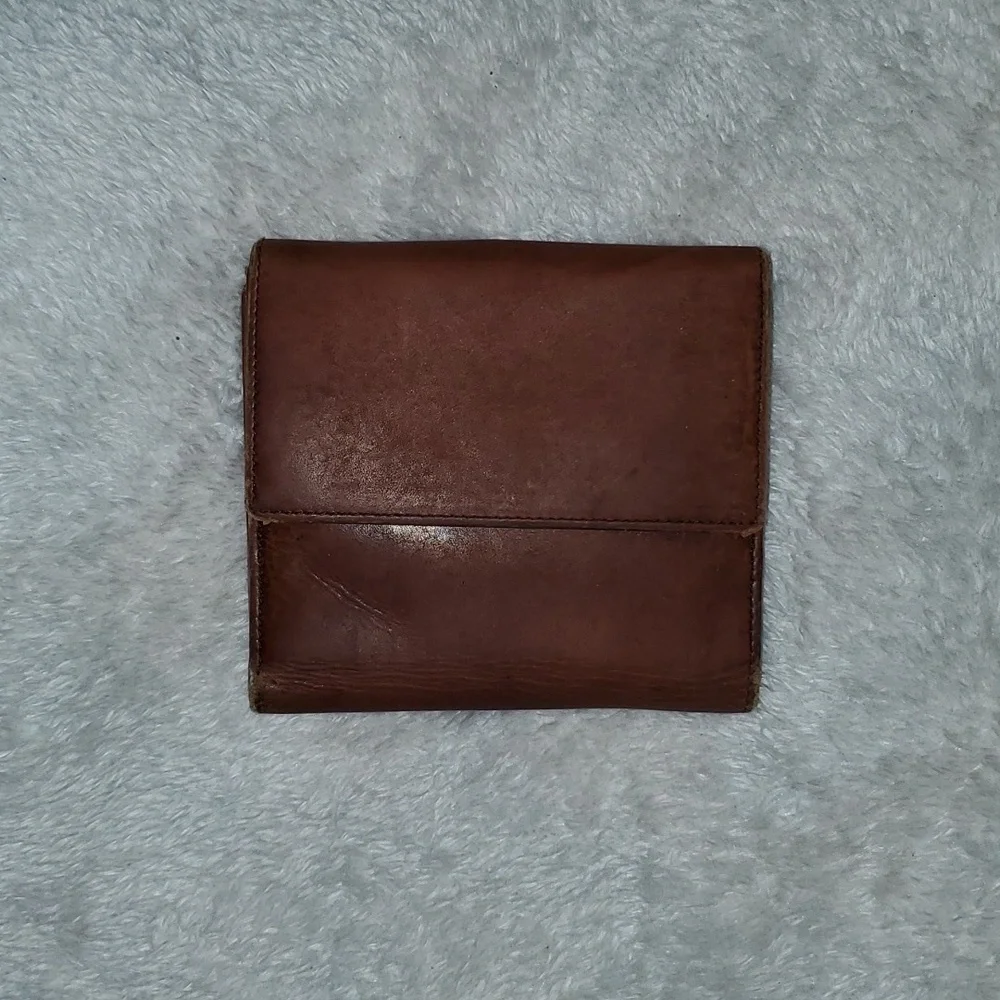 Gucci compact wallet