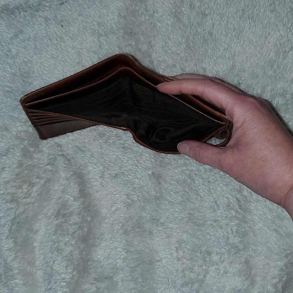 Gucci compact wallet
