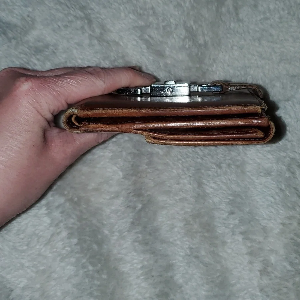 Gucci compact wallet