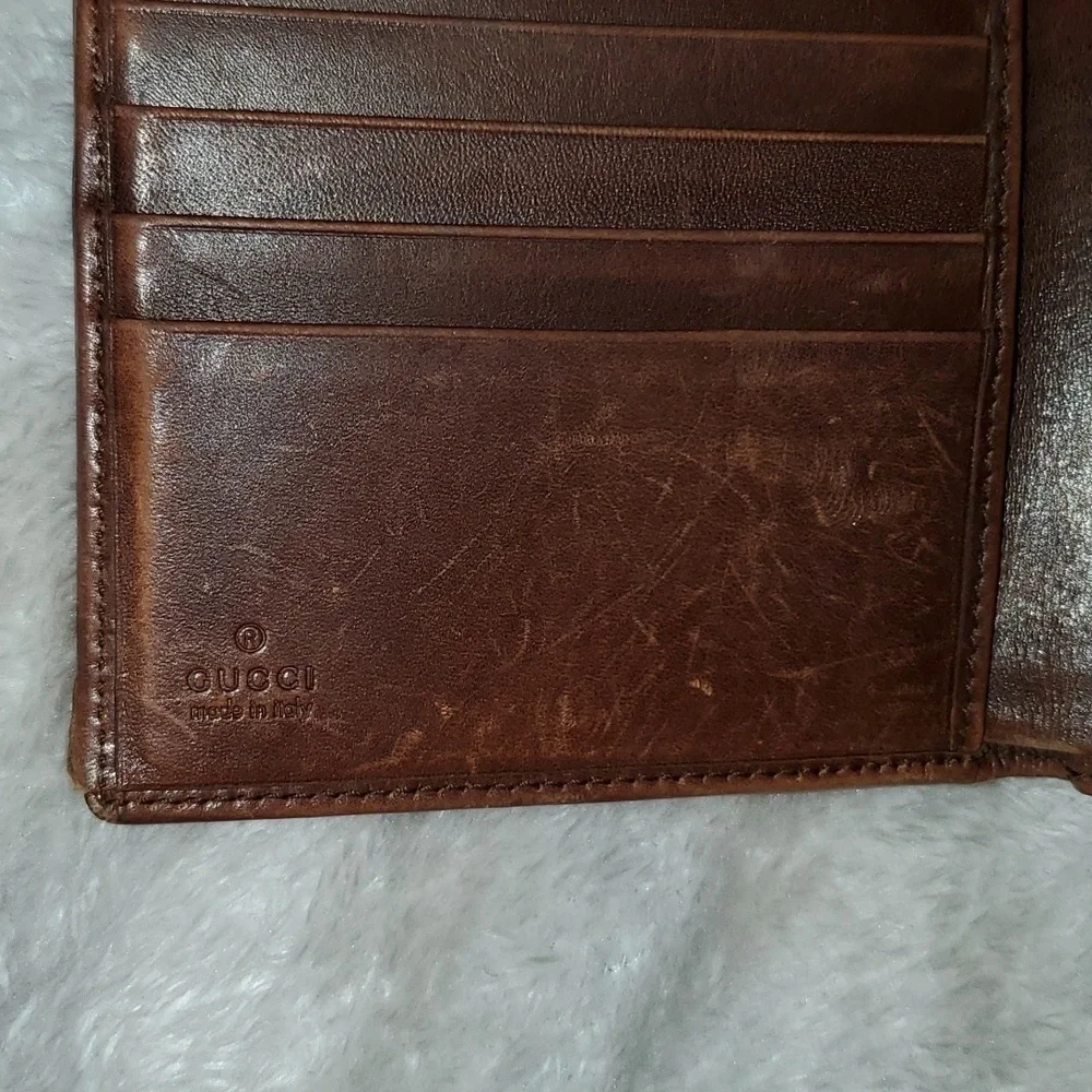 Gucci compact wallet