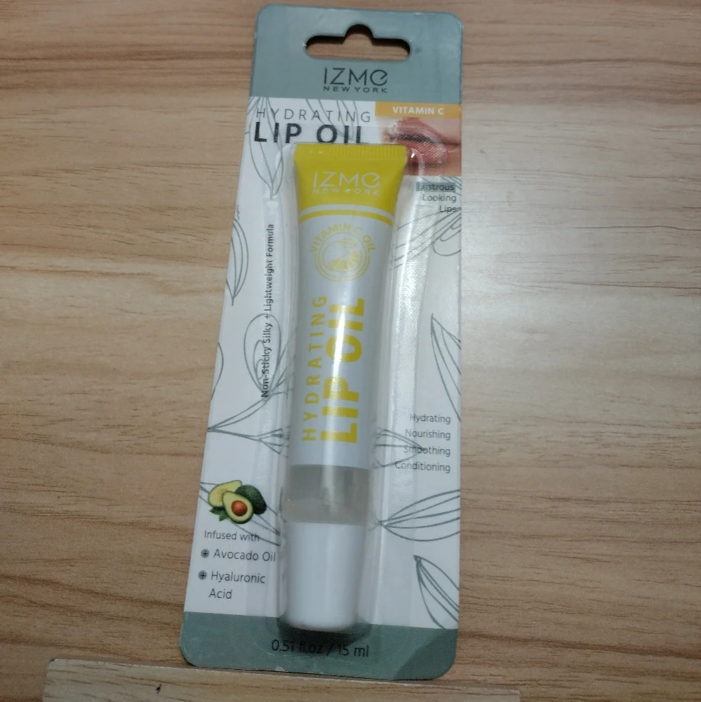 Izmo Hydrating Vitamin C Lip Oil New