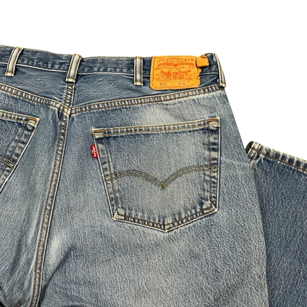 Y2K Levi’s 501 button fly medium wash straight leg jeans 36 x 31