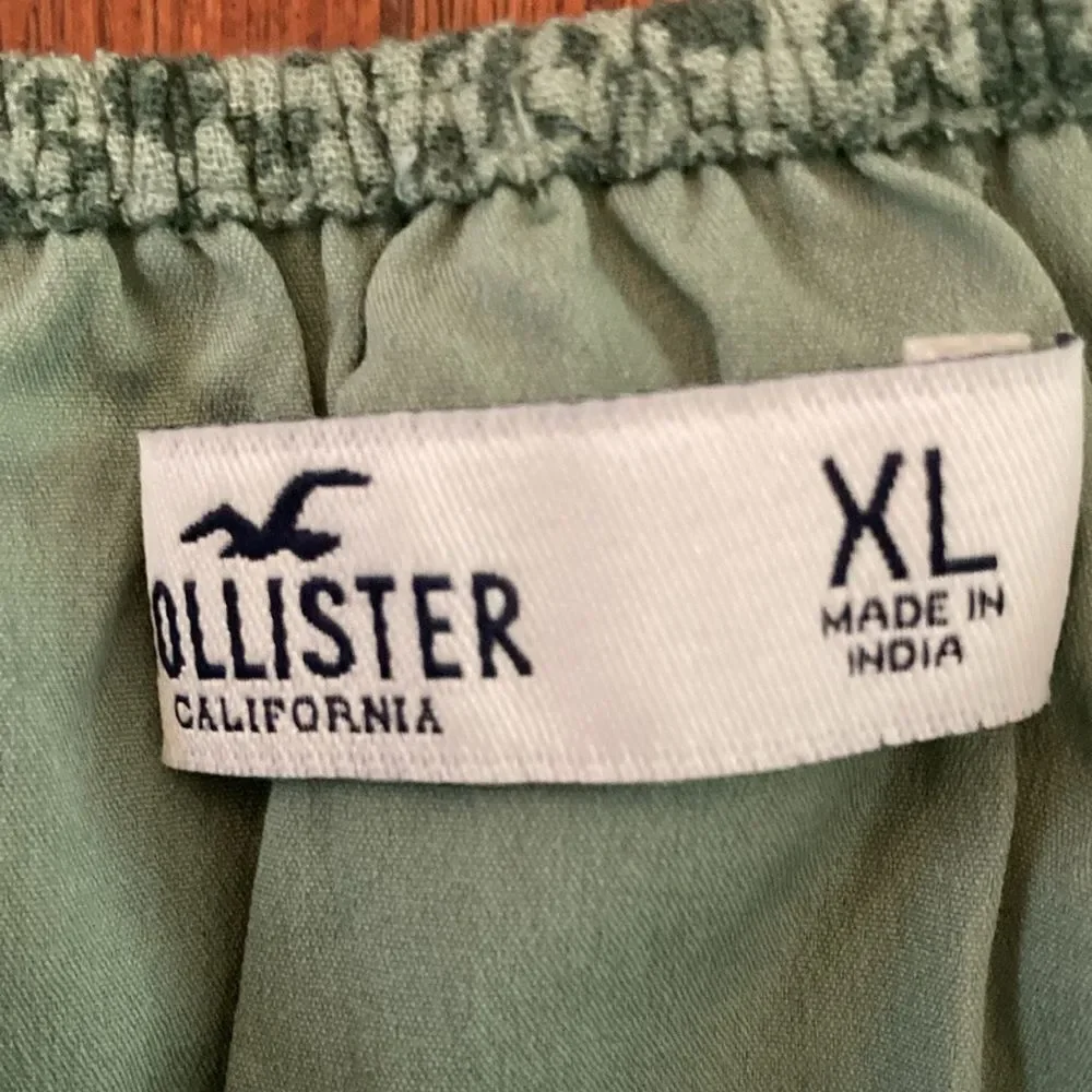 HOLLISTER XL floral Embroidered cropped long sleeve top