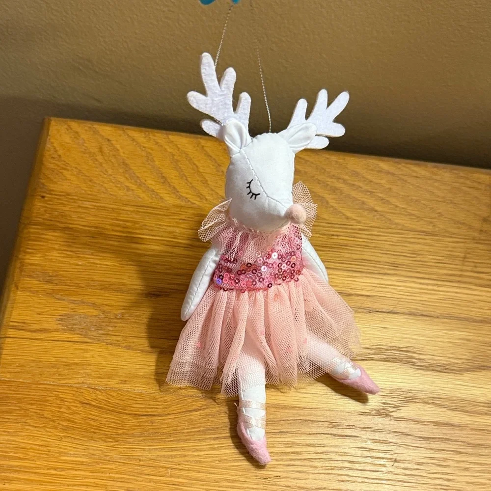 Target charming deer