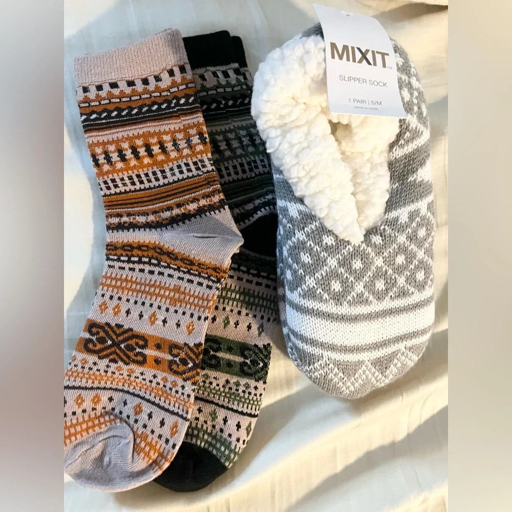 NWT Mixit Cozy Slipper Socks S/M with 2 additional Pairs of Patterned Socks