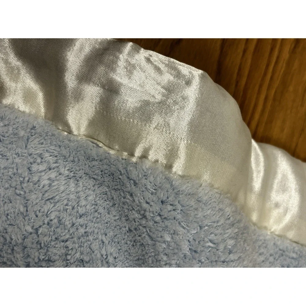 Little Giraffe satin has