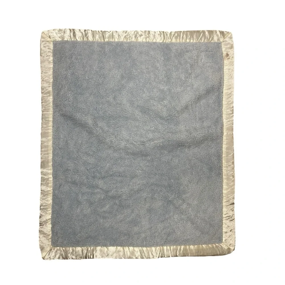 Little Giraffe satin has