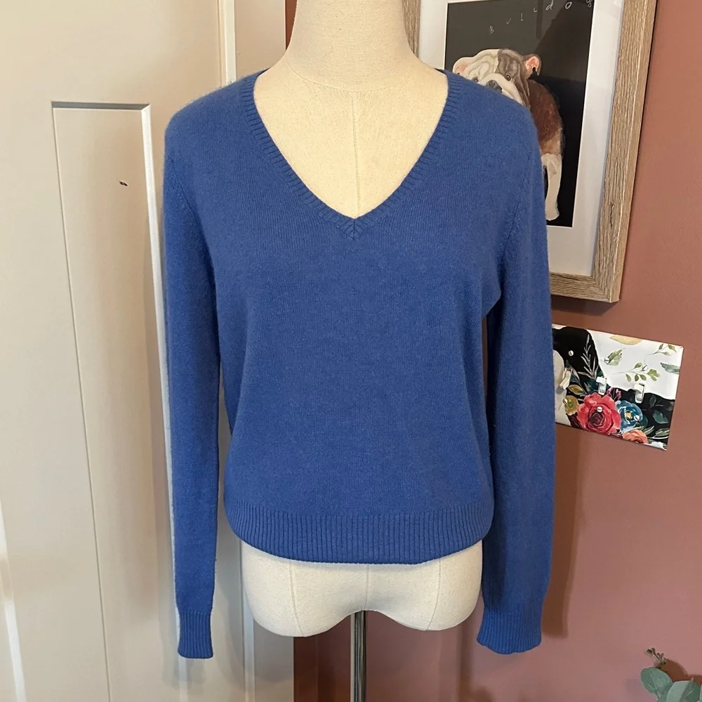 Madison Studio 100% Cashmere V-Neck women’s ribbed trim M long sleeve sweater