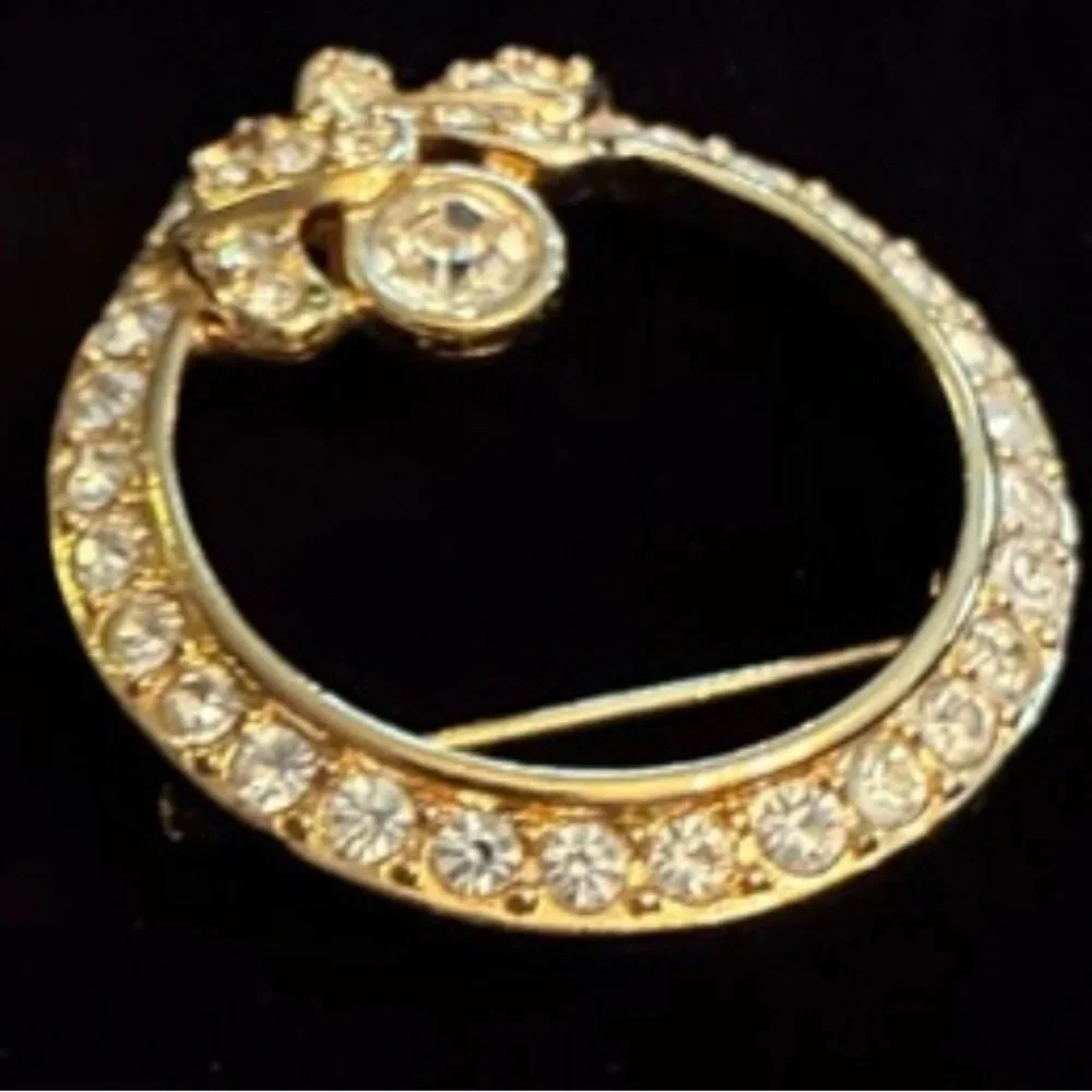 Swarovski elegant swan