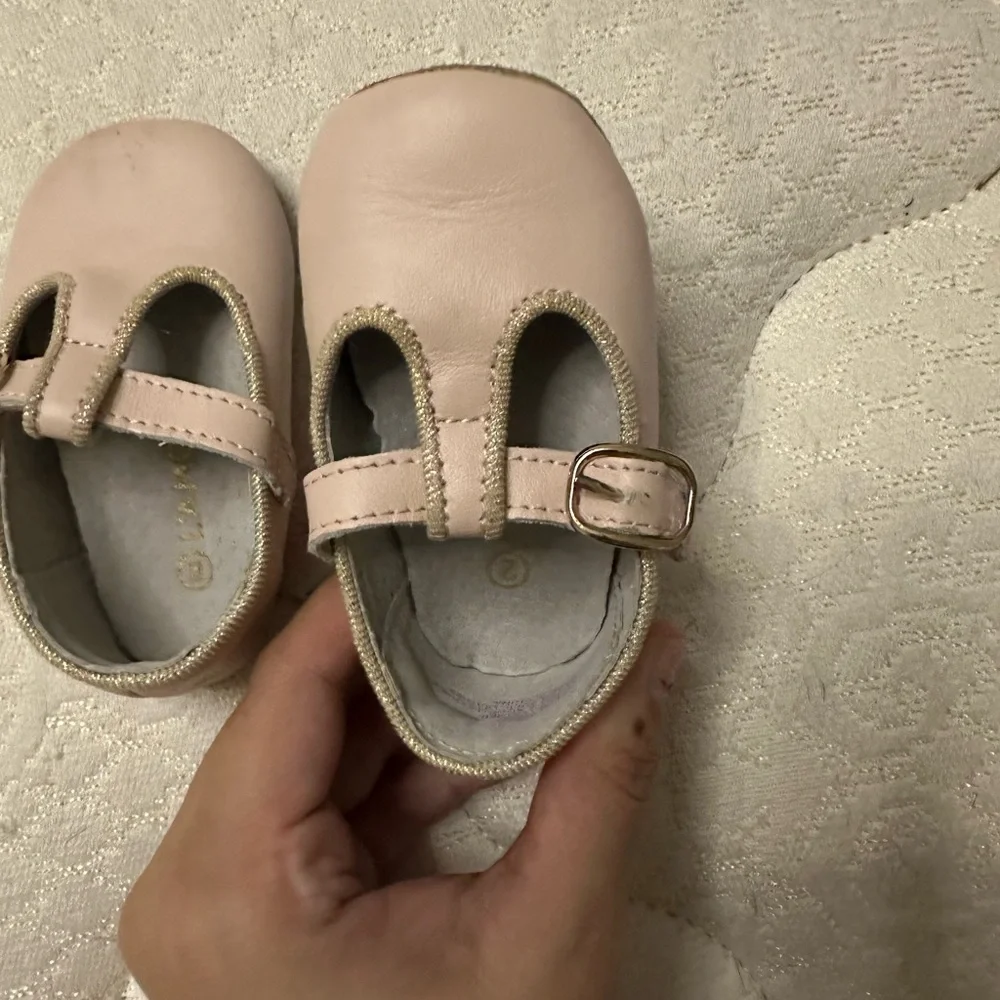 Evie Napa Leather Girls T-Strap Mary Jane Crib Shoe (Infant)