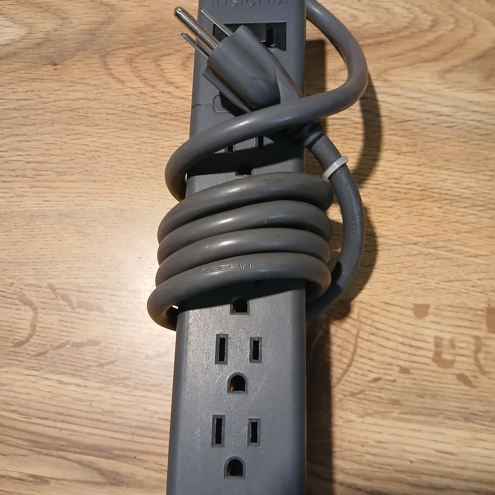 Insignia 6 Outlet Surge Protector