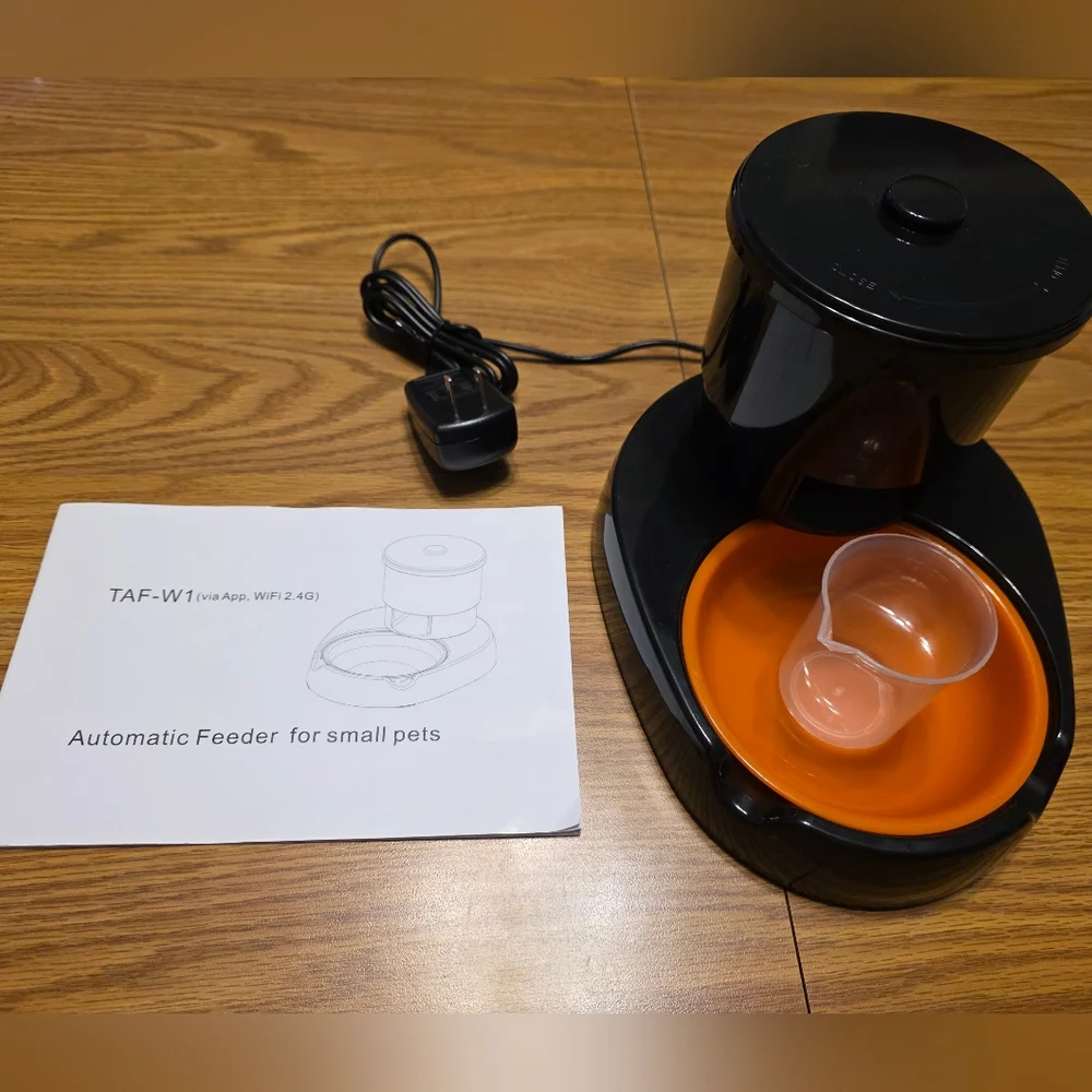 Smart Pet Feeder - Black and Orange