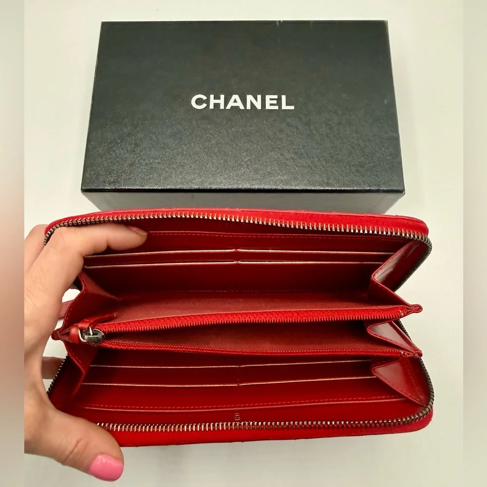 A+ Condition CHANEL Quilted red leather zip-around wallet w/box