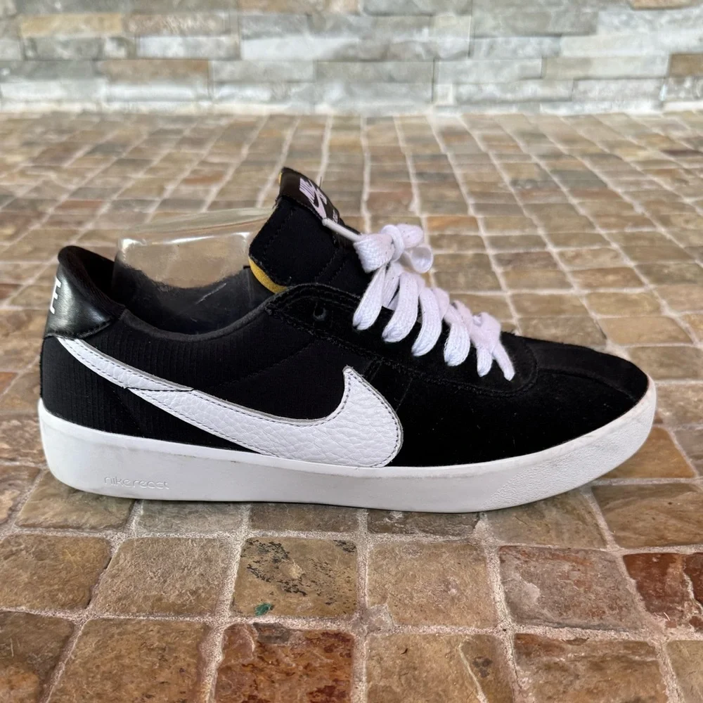 Nike sleek shoes