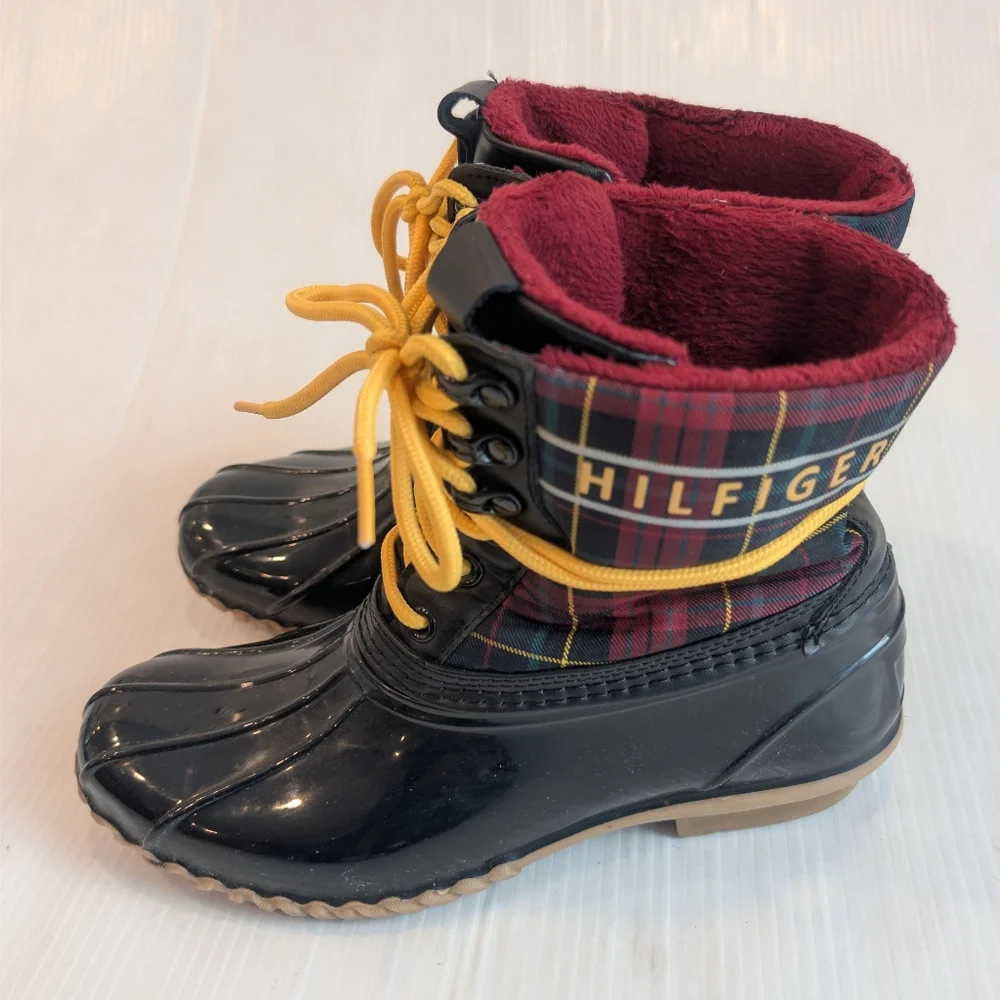 TOMMY HILFIGER Hessa Women's Black and Red Plaid Duck Boots Size 7