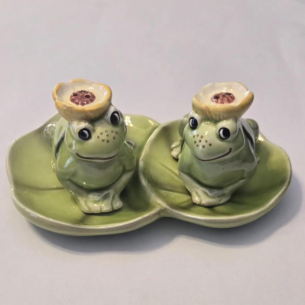 Vintage Frog Salt and Pepper Shakers.