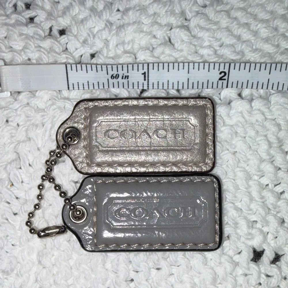 Coach chain as silver