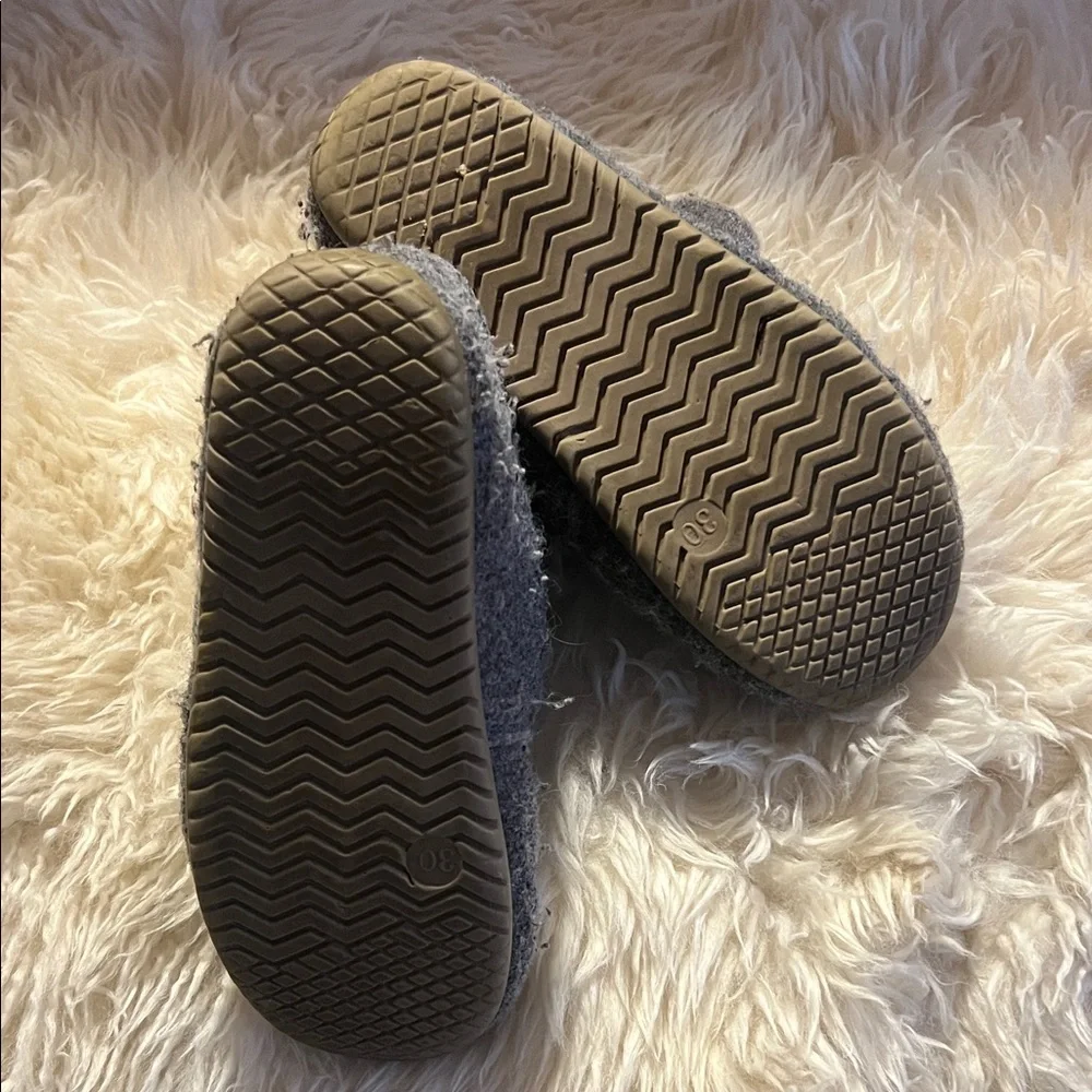 N/A comfortable gray