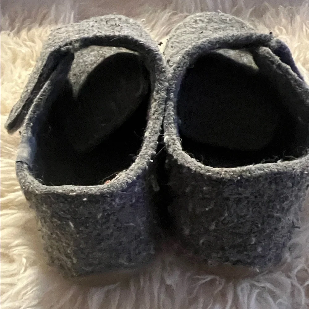 N/A comfortable gray