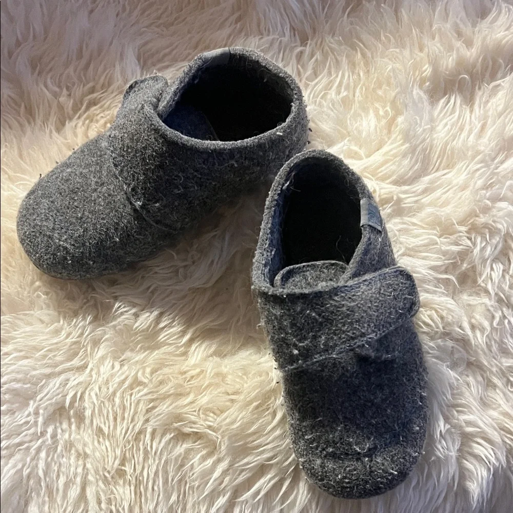 N/A comfortable gray