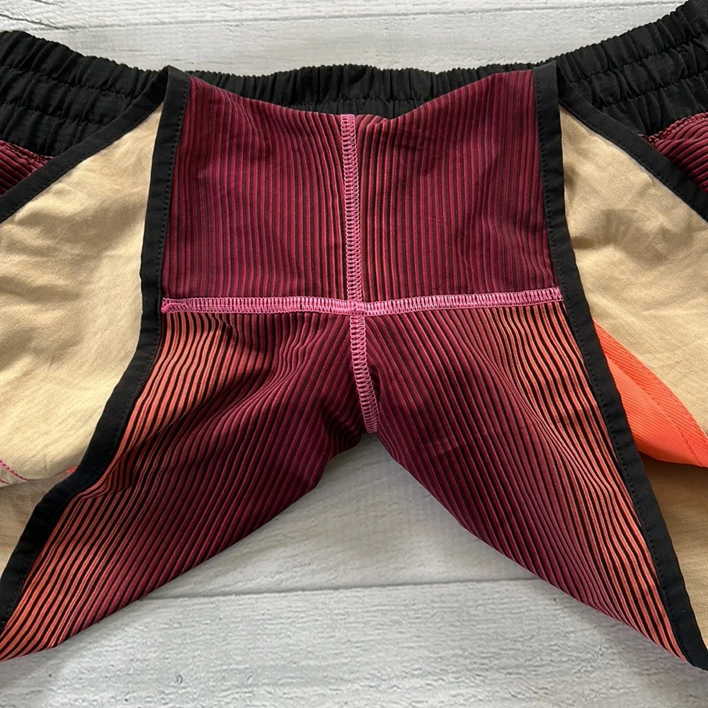 Lululemon Tracker Short III Sz 10 EUC‎