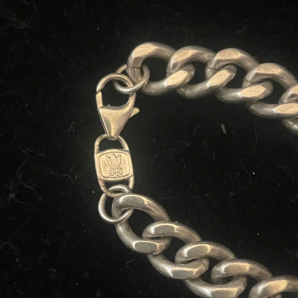 N/A silver curb