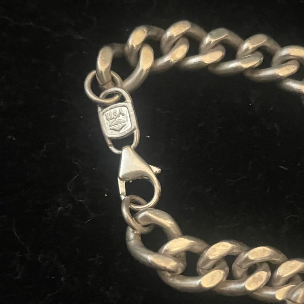 N/A silver curb