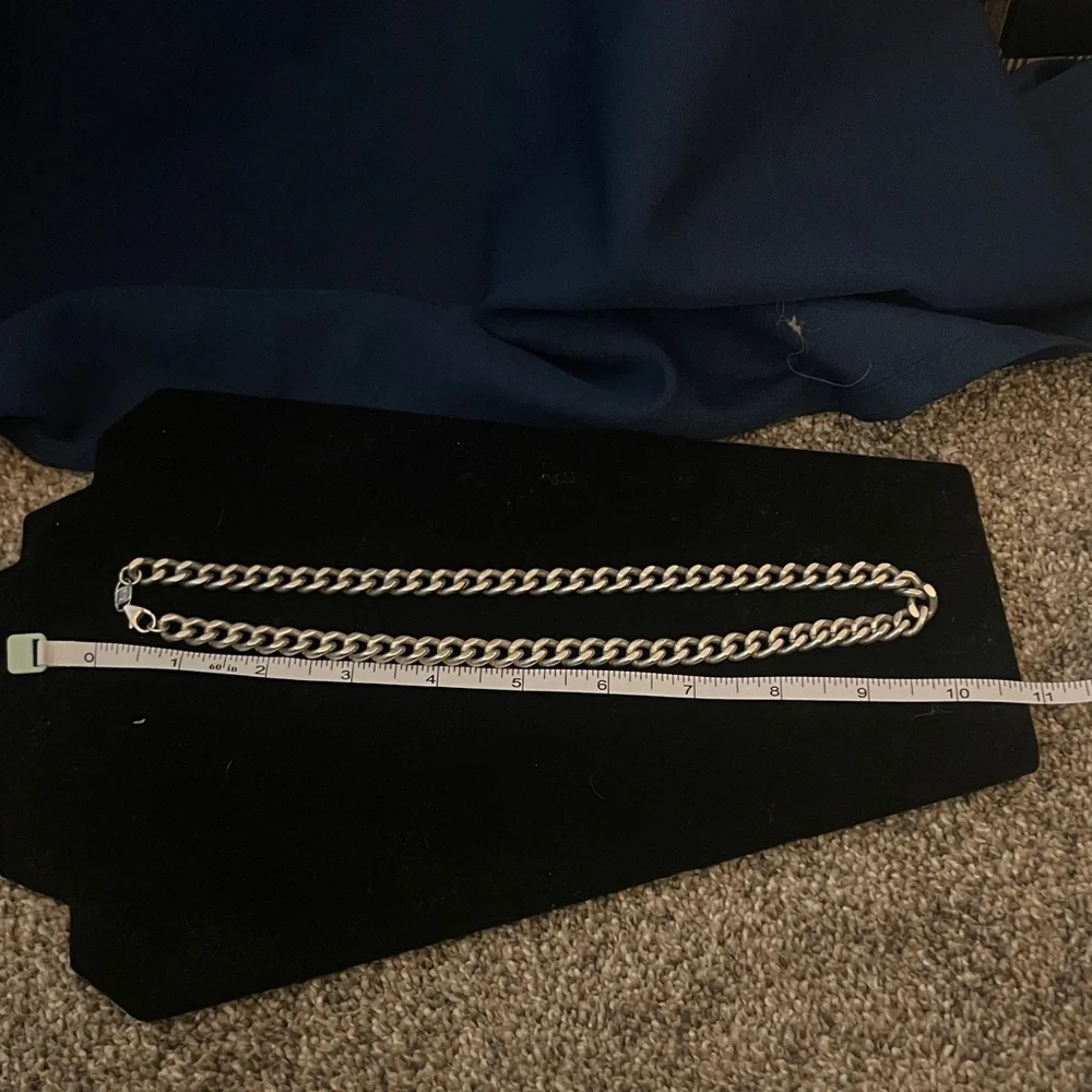 N/A silver curb