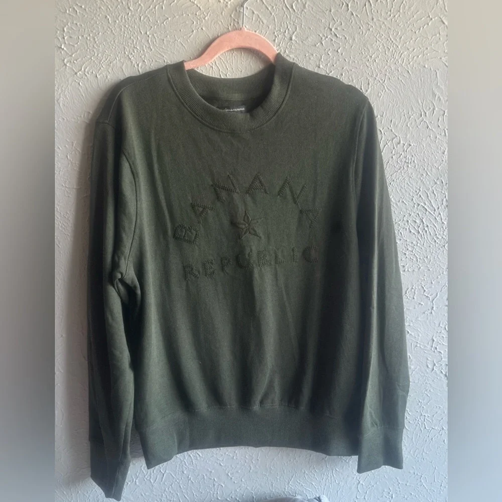Banana Republic olive crewneck