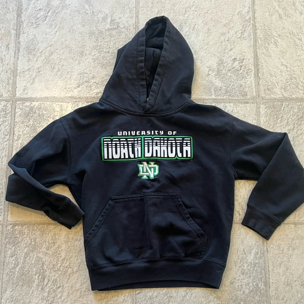 University of North Dakota UND Hoodie Youth Medium (10–12) Black & Green
