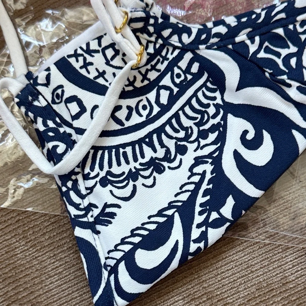 Lilly Pulitzer facial white
