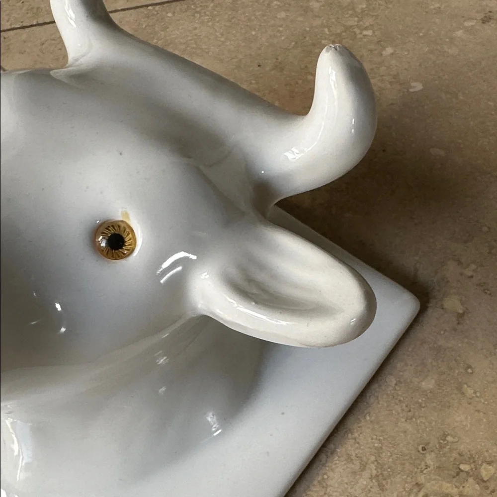 Vintage 1982 HiMark Ceramic Cow Hook