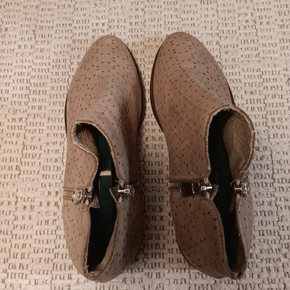 Bata women tan