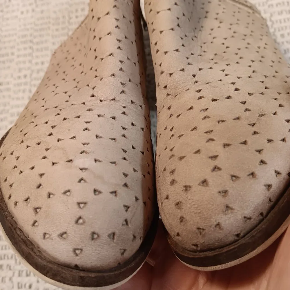 Bata women tan