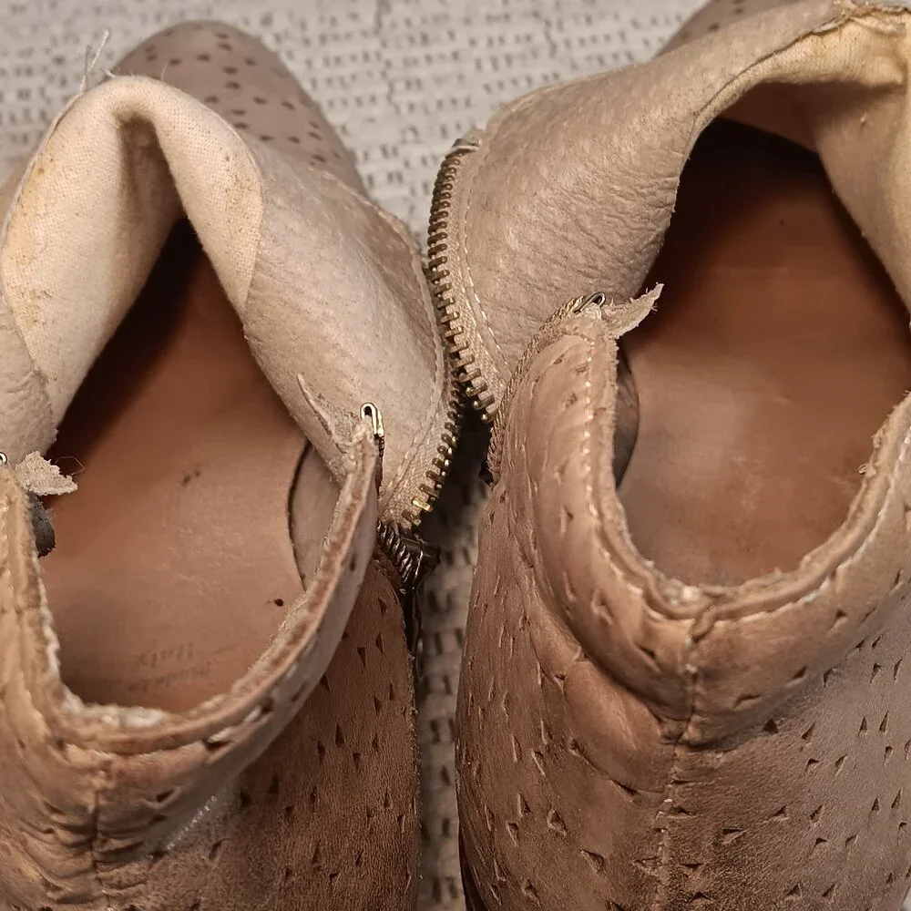 Bata women tan