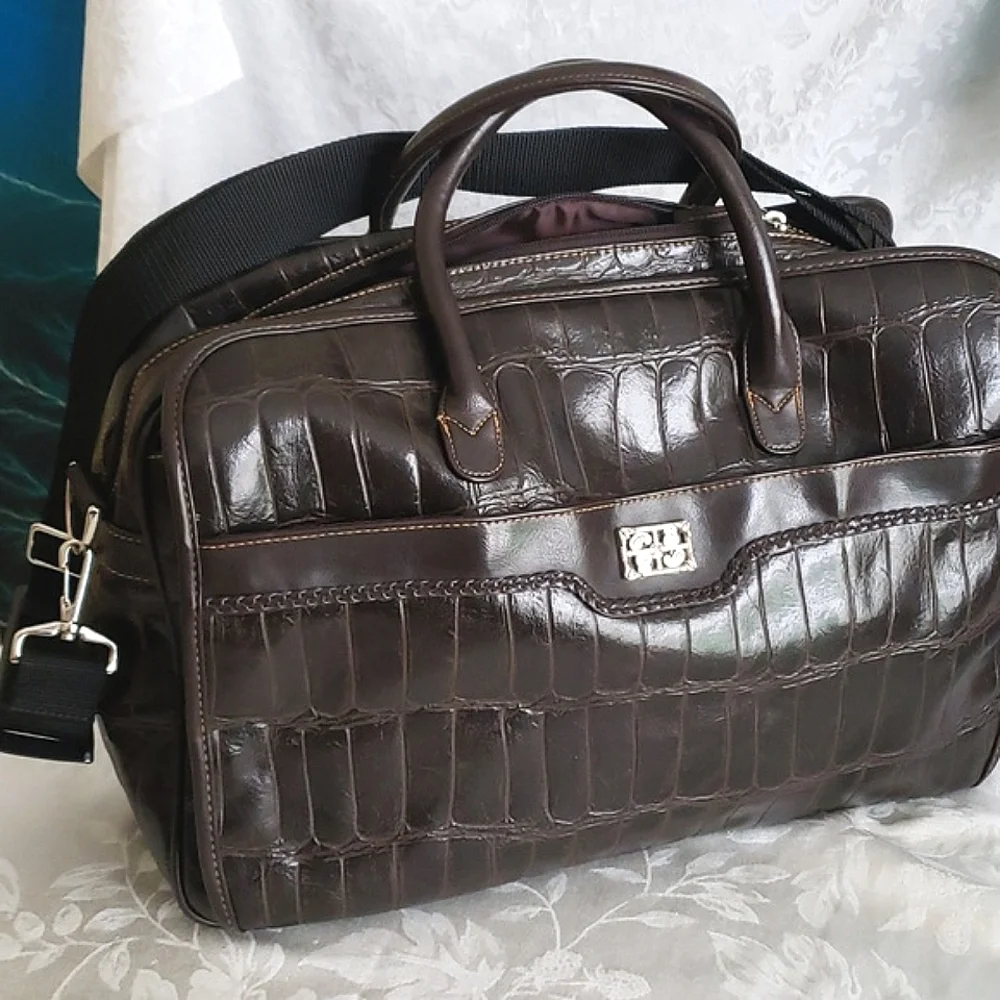 Bueno Travel Bag.
